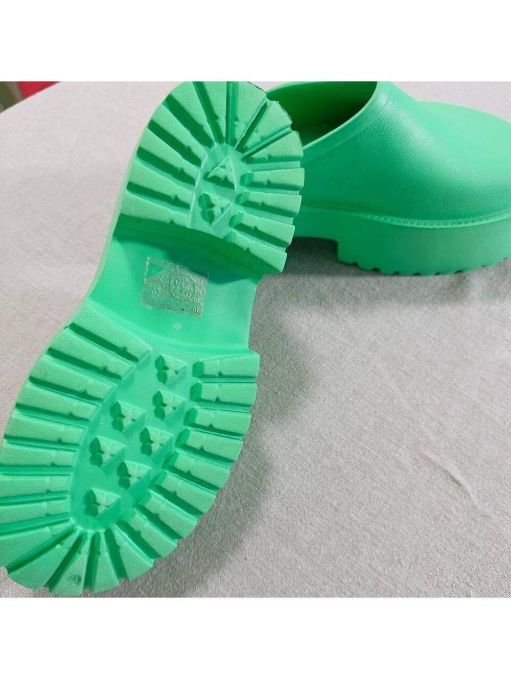 Lemonade Green Chunky Platform Clogs – Women’s Size 10
